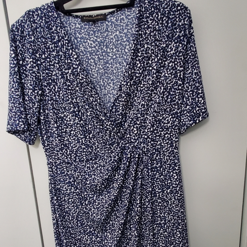 Banana Republic ruched front dress abstract blue and white